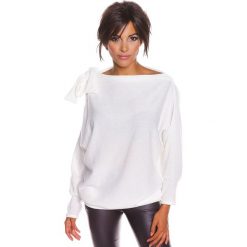 Sweter "Pia" w kolorze białym. Białe bez kategorii marki 100% Maille, s, z dekoltem w łódkę. W wyprzedaży za 129,95 zł.