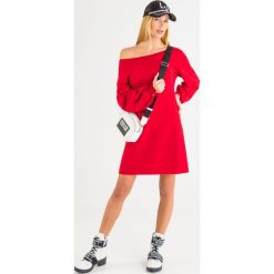 SUKIENKA twinset. Czerwone sukienki damskie Twinset, na imprezę, s, bez wzorów, z materiału, z okrągłym kołnierzem, bez rękawów, mini. Za 728,10 zł.
