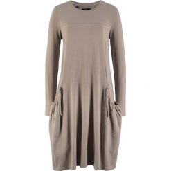 Sukienka oversize z kieszeniami, poszerzana dołem bonprix brunatny. Pomarańczowe sukienki damskie bonprix, bez wzorów, bez kołnierzyka, bez rękawów, oversize. Za 79,99 zł.