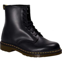 Dr. Martens - Trapery skórzane 1460 Smooth. Czarne trapery męskie Dr. Martens, ze skóry, na sznurówki. Za 699,90 zł.