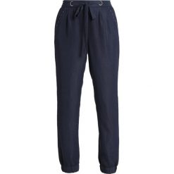 Cream VALERY PANTS Spodnie materiałowe royal navy blue. Niebieskie spodnie damskie marki Cream, bez wzorów, z poliesteru. Za 419,00 zł.