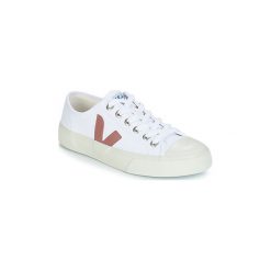 Buty Veja WATA. Białe trampki i tenisówki damskie marki Veja, bez wzorów, bez zapięcia. Za 349,00 zł.