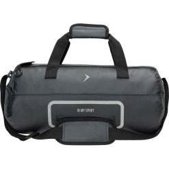Torba sportowa TPU608 - czarny - Outhorn. Czarne torby podróżne Outhorn, w paski, z materiału, sportowe. W wyprzedaży za 34,99 zł.