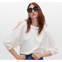 Bluzka z odkrytymi ramionami -. Bluzki damskie Reserved, bez wzorów, bez kołnierzyka, bez rękawów. W wyprzedaży za 29,99 zł.