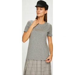 Emporio Armani - Top. Szare topy damskie marki Emporio Armani, s, z nadrukiem, z bawełny, z okrągłym kołnierzem. W wyprzedaży za 129,90 zł.