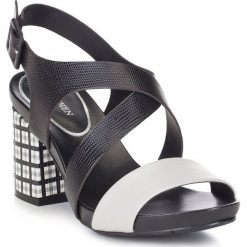 Buty damskie. Szare klapki damskie Wittchen, w kratkę, ze skóry, bez obcasa. W wyprzedaży za 229,90 zł.