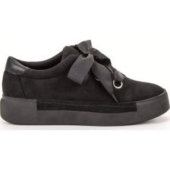 SHELOVET czarne Buty Wiązane Wstążką. Czarne buty sportowe damskie SHELOVET, bez wzorów, z materiału, eleganckie. W wyprzedaży za 69,00 zł.