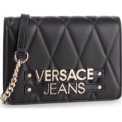Saszetka nerka VERSACE JEANS - E1HTBBL3 Nero 71125 899. Czarne nerki damskie Versace Jeans, bez wzorów, z jeansu, młodzieżowe, bez dodatków. W wyprzedaży za 449,00 zł.