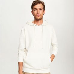 Bluza kangurka z kapturem - Biały. Białe bejsbolówki męskie Reserved, l, z kapturem. Za 79,99 zł.