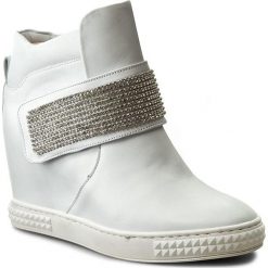 Sneakersy CARINII - B3844 G34-000-PSK-B88. Białe półbuty damskie Carinii, na co dzień, bez wzorów, ze skóry, bez obcasa, na koturnie, bez zapięcia. W wyprzedaży za 219,00 zł.