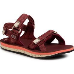 Sandały JACK WOLFSKIN - Outfresh Deluxe Sandal W 4039451 Carbernet/Champagne. Czerwone klapki damskie Jack Wolfskin, bez wzorów, ze skóry, bez obcasa. W wyprzedaży za 209,00 zł.