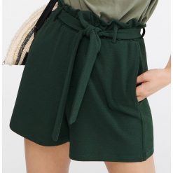 Szorty paperbag - Khaki. Brązowe szorty damskie Reserved, s, bez wzorów. Za 59,99 zł.
