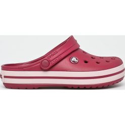Crocs - Klapki. Różowe klapki damskie marki Crocs, z materiału. Za 199,90 zł.