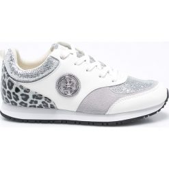 Guess Jeans - Buty. Białe buty sportowe damskie marki Guess Jeans, z aplikacjami, z jeansu. W wyprzedaży za 359,90 zł.