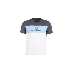 T-shirty z krótkim rękawem Fred Perry EMBROIDERED PANEL T-SHIRT. Szare t-shirty męskie Fred Perry, s, bez wzorów, bez kołnierzyka, krótkie. Za 329,00 zł.