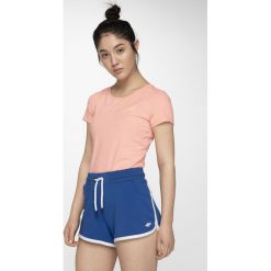 T-shirt damski TSD300 - łososiowy melanż. Różowe t-shirty damskie 4f, bez wzorów, bez kołnierzyka. Za 29,99 zł.