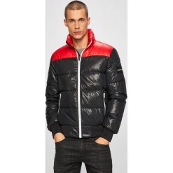 Calvin Klein Jeans - Kurtka puchowa. Czerwone płaszcze męskie Calvin Klein Jeans, s, bez wzorów, z elastanu, krótkie, bez kaptura. W wyprzedaży za 639,90 zł.