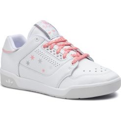 Buty adidas - Slamcourt W EF2086 Ftwwht/Crywht/Greone. Białe buty sportowe damskie Adidas, bez wzorów, ze skóry, sportowe. W wyprzedaży za 269,00 zł.