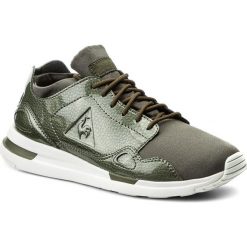 Sneakersy LE COQ SPORTIF - Lcs R Flow W 1810026 Olive Night. Zielone półbuty damskie le coq sportif, ze skóry ekologicznej. W wyprzedaży za 259,00 zł.