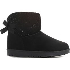 Czarne Śniegowce Coronilla. Czarne buty zimowe damskie marki Cropp. Za 99,99 zł.