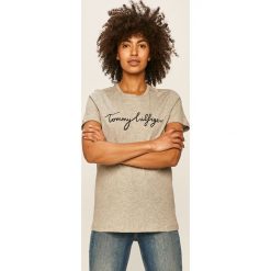 Tommy Hilfiger - T-shirt. Białe bluzki damskie TOMMY HILFIGER, s, z nadrukiem, z bawełny, z okrągłym kołnierzem. Za 139,90 zł.