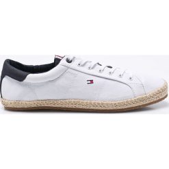 Tommy Hilfiger - Tenisówki. Białe trampki męskie marki TOMMY HILFIGER, z gumy, na sznurówki. W wyprzedaży za 199,90 zł.