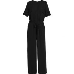 Vince Camuto EMBROIDERED BELTED Kombinezon rich black. Czarne kombinezony damskie Vince Camuto, xs, z materiału. Za 759,00 zł.