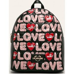 Love Moschino - Plecak. Czarne plecaki damskie Love Moschino, z nadrukiem, ze skóry ekologicznej, eleganckie. W wyprzedaży za 699,90 zł.