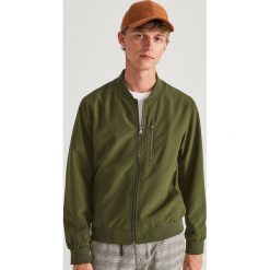 Kurtka bomberka - Khaki. Brązowe kurtki męskie Reserved, s, bez wzorów, bez kaptura. Za 149,99 zł.