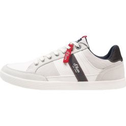 S.Oliver RED LABEL Tenisówki i Trampki white. Białe trampki męskie marki s.Oliver RED LABEL, z tworzywa sztucznego. W wyprzedaży za 188,10 zł.