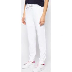 Spodnie dresowe Armani Exchange 3HYP75 YJ95Z 1100. Białe spodnie damskie Armani Exchange, m, z bawełny. W wyprzedaży za 299,00 zł.