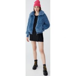 Sukienka spodenki z krótkim rękawem. Szare sukienki hiszpanki Pull&Bear. Za 79,90 zł.