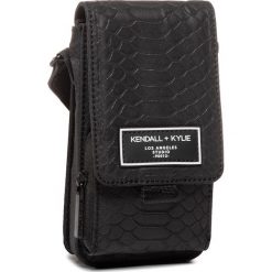 Torebka KENDALL + KYLIE - HBKK-120-0013-81 Misc/Mix. Czarne listonoszki damskie bez wzorów, z materiału, eleganckie, na ramię, bez dodatków. W wyprzedaży za 159,00 zł.