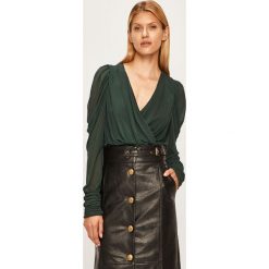 Patrizia Pepe - Bluzka 2M3816.A5S0. Zielone bluzki damskie Patrizia Pepe, s, bez wzorów, z elastanu, bez kołnierzyka, z długim rękawem. W wyprzedaży za 499,90 zł.