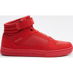 Wysokie sneakersy - Czerwony. Czerwone sneakersy damskie Cropp, bez zapięcia. Za 159,99 zł.