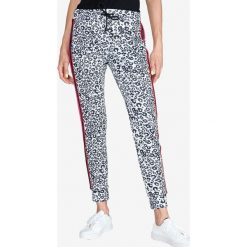 Versace Jeans Spodnie dresowe Czarny Biały. Czarne spodnie damskie Versace Jeans, s, z elastanu. Za 1325,95 zł.