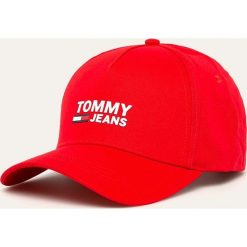 Tommy Jeans - Czapka. Czerwone czapki męskie Tommy Jeans, bez wzorów, z bawełny. W wyprzedaży za 139,90 zł.
