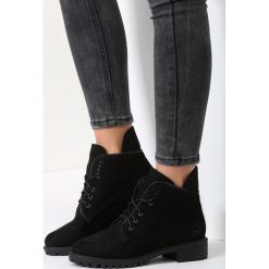 Czarne Zamszowe Botki Personal Vogue. Czarne botki damskie vices, z zamszu, bez obcasa, na płaskiej podeszwie, na sznurówki. Za 89,99 zł.