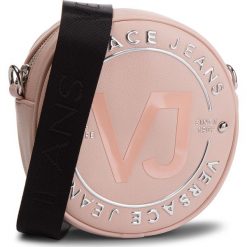 Torebka VERSACE JEANS - E1VTBBH3 70884 400. Różowe listonoszki damskie marki Versace Jeans, z jeansu. Za 579,00 zł.