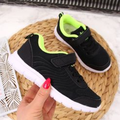 Buty sportowe chłopięce czarne American Club - czarny / zielony. Czarne buty chłopięce sportowe American CLUB, bez zapięcia. Za 79,99 zł.