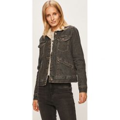 Wrangler - Kurtka jeansowa. Czarne płaszcze damskie Wrangler, s, z bawełny, krótkie. W wyprzedaży za 249,90 zł.