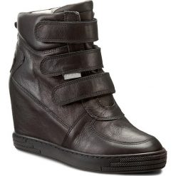 Sneakersy NESSI - 932/N Czarny 912. Czarne półbuty damskie Nessi, ze skóry. W wyprzedaży za 289,00 zł.