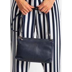 Rovicky Torebka Damska Listonoszka Skóra Naturalna. Niebieskie listonoszki damskie ROVICKY, na co dzień, w paski, z jeansu, eleganckie, na ramię, bez dodatków. Za 199,90 zł.