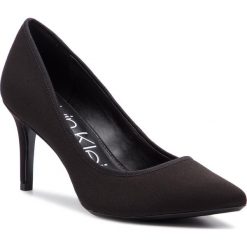 Szpilki CALVIN KLEIN - Gazelle E8933 Black. Czarne półbuty damskie Calvin Klein, bez wzorów, ze skóry, eleganckie, bez obcasa, na obcasie, bez zapięcia. Za 629,00 zł.