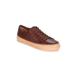 Buty Clarks HIDI HOLLY. Pomarańczowe trampki i tenisówki damskie marki Clarks, bez wzorów, bez zapięcia. Za 351,20 zł.