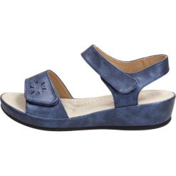 Komfortowe sandały damskie S.BARSKI 7706 NAVY. Niebieskie sandały damskie S.barski, bez wzorów, klasyczne, na wysokim obcasie, na obcasie, bez zapięcia. W wyprzedaży za 119,00 zł.