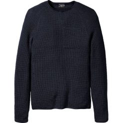 Sweter z okrągłym dekoltem i ozdobnie wywiniętymi brzegami bonprix ciemnoniebieski. Niebieskie swetry męskie bonprix, s, z okrągłym kołnierzem. Za 32,99 zł.