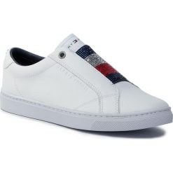 Sneakersy TOMMY HILFIGER - Cristal Leather Slip On Sneaker FW0FW04513 White YBS. Białe półbuty damskie TOMMY HILFIGER, ze skóry. Za 449,00 zł.