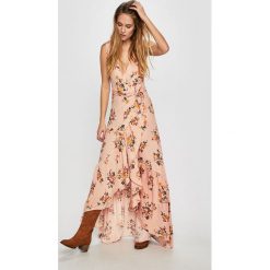 Answear - Sukienka Secret Garden. Różowe sukienki damskie ANSWEAR, na co dzień, s, bez wzorów, z wiskozy, casualowe, bez kołnierzyka, bez rękawów, midi, rozkloszowane. W wyprzedaży za 79,90 zł.