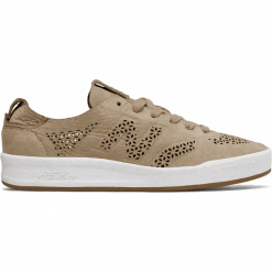 New Balance WRT300DI. Szare trampki i tenisówki damskie marki New Balance, bez wzorów, ze skóry, bez zapięcia. W wyprzedaży za 149,99 zł.
